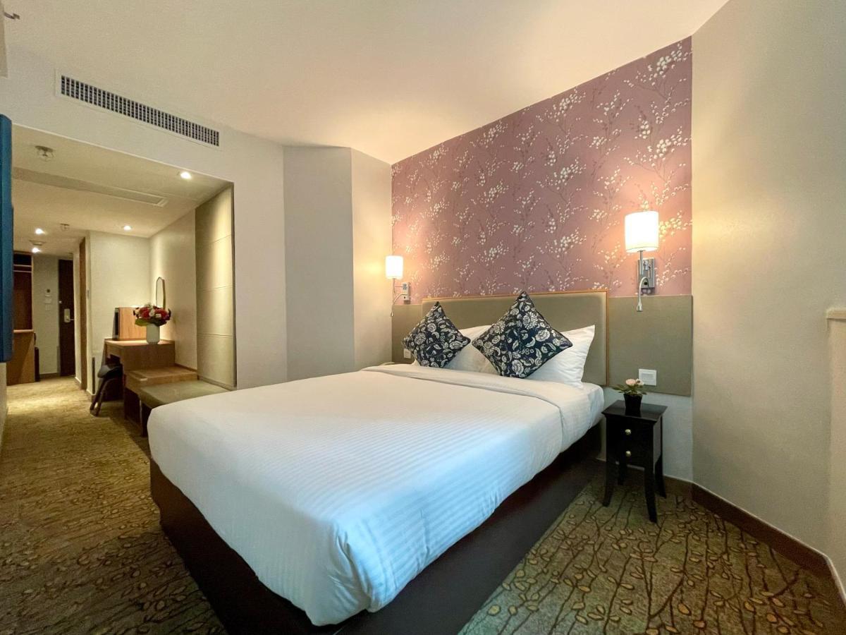Lander Grand Hotel Хонконг Екстериор снимка